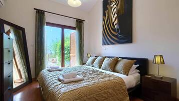 3 bedrooms, desk, iron/ironing board, free cots/infant beds