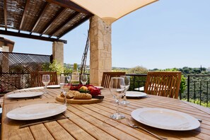 Outdoor dining - Villa 98 - Helidoni (Kouklia)