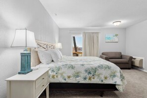 3 bedrooms, iron/ironing board, WiFi, bed sheets - Deja Blue - Three Bedroom House, Sleeps 12 (Osage Beach)