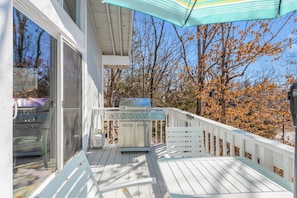 Outdoor dining - Deja Blue - Three Bedroom House, Sleeps 12 (Osage Beach)
