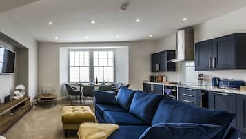 Departamento (2 Bedrooms) | Área de sala de estar | Televisión de pantalla plana