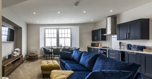 Apartment (2 Bedrooms) | Living area