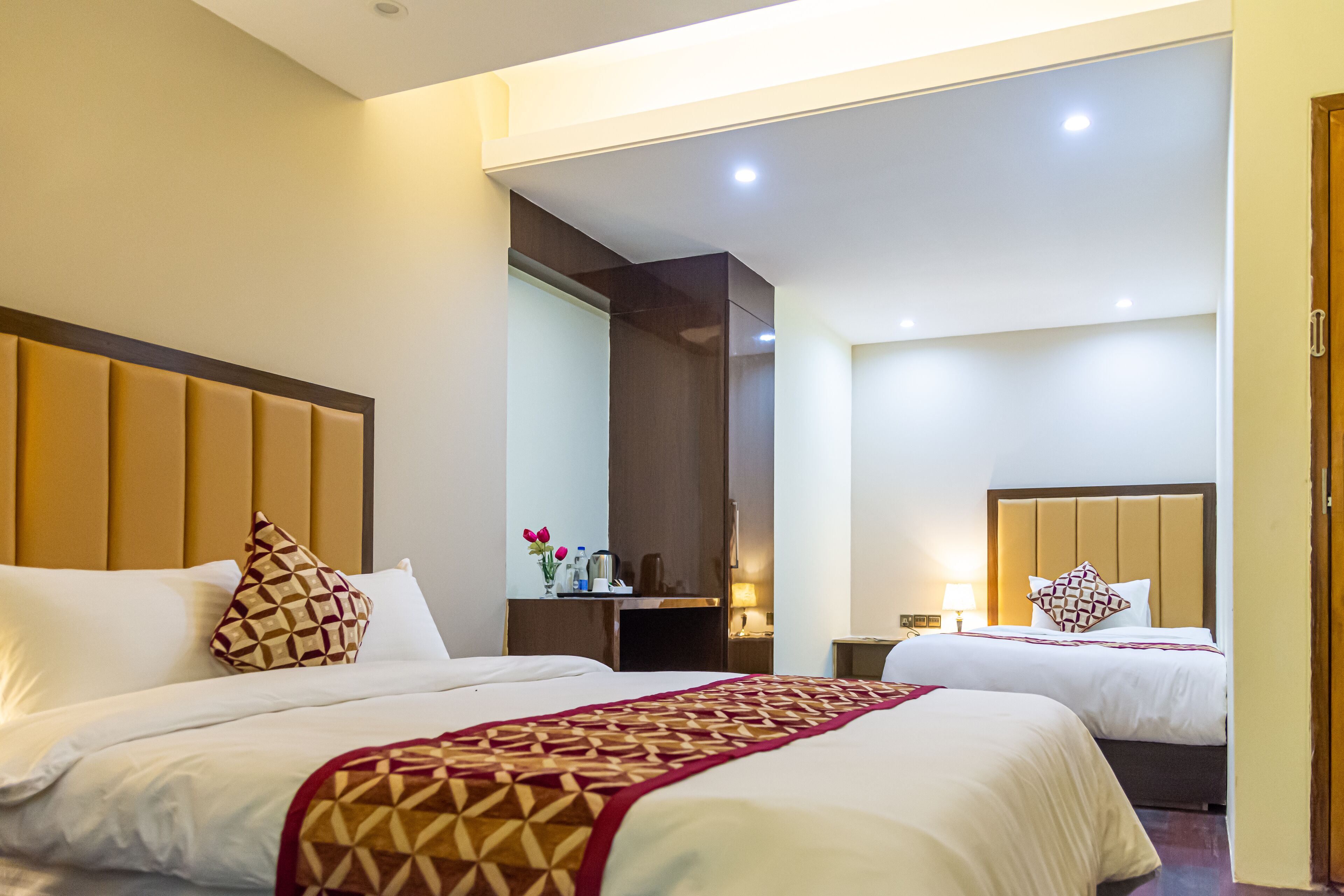 Phòng 2 giường đơn Superior | Bộ đồ giường cao cấp, minibar, bàn, phòng cách âm 