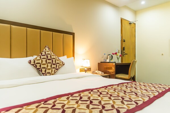 Superior Double Room, 1 Double Bed | Premium bedding, minibar, desk, soundproofing - Royal Inn Dhaka (Dhaka)