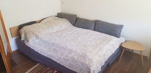 1 bedroom, travel crib, free WiFi, bed sheets - Pure Black Forest feeling in a single apartment (Baiersbronn)