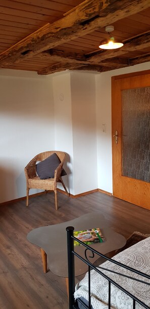 1 bedroom, travel cot, free WiFi, bed sheets