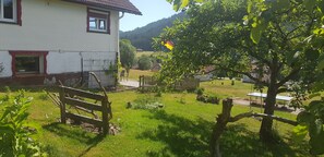 Property grounds - Pure Black Forest feeling in a single apartment (Baiersbronn)