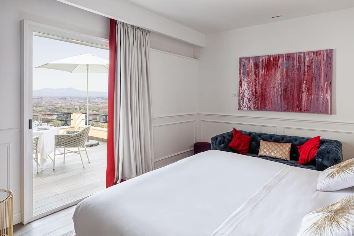 1 bedroom, Frette Italian sheets, premium bedding, down duvets