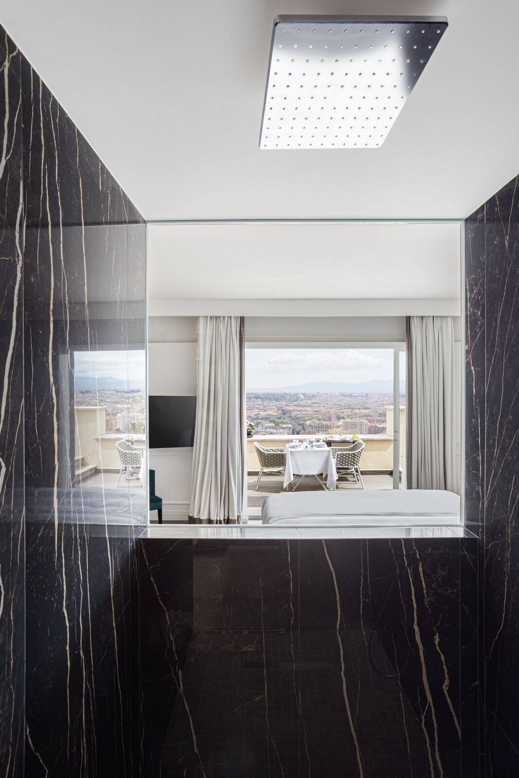 تجهيزات دش، دُش غزير، مستلزمات فاخرة للعناية الشخصية، مجففات شعر