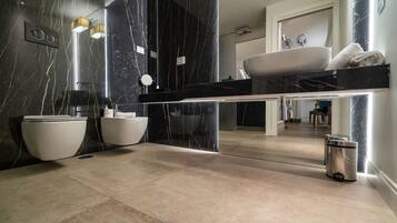 Junior-Studiosuite, Stadtblick | Badezimmer