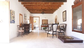 Lobby - Traditional Mallorcan finca with panoramic views of the sea and the mountains (Manacor)
