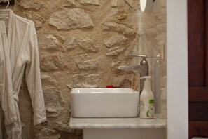 Bathtub, hair dryer, bathrobes, towels - 45m2 suite with bathtub in old town (Altea)