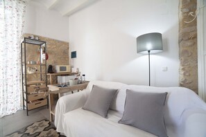 1 bedroom, soundproofing, iron/ironing board, WiFi - 45m2 suite with bathtub in old town (Altea)