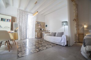 TV - 45m2 suite with bathtub in old town (Altea)