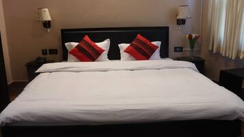 华丽双人房 | 高档床上用品、羽绒被、记忆海绵床垫、办公桌