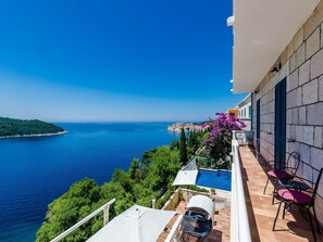 Huvila (Six Bedroom Villa with Swimming pool ) | Parveke