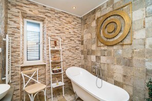 Villa (Six Bedroom Villa with Swimming pool ) | Bathroom | Towels, soap, shampoo, toilet paper - Villa Adrian (Dubrovnik)