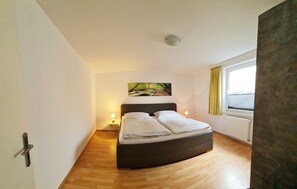 2 Schlafzimmer, Reisekinderbett, WLAN