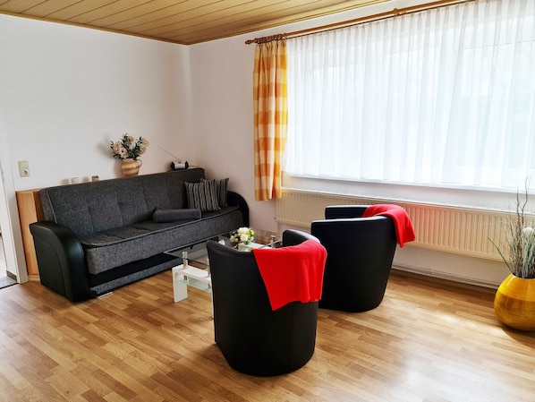 TV - Vacation apartment 10 - Ferienhof Letzter Heller (Karlshagen)