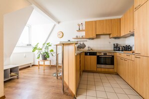 Kühlschrank, Ofen, Herdplatte, Geschirrspüler