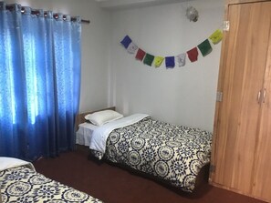 Bureau, espace de travail pour ordinateur portable, Wi-Fi gratuit