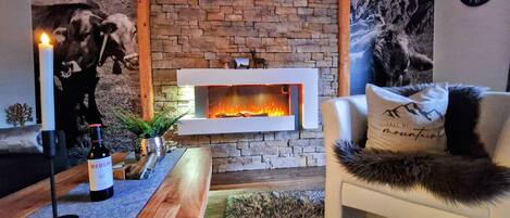 คอนโดโรแมนติก, 1 ห้องนอน, วิวภูเขา (Kienberg) | บริเวณนั่งเล่น | ทีวีจอแบน