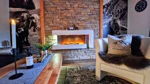Condo traditionnel, 1 chambre, vue sur la montagne (Kienberg) | Aire de séjour | Téléviseur à écran plat, jouets