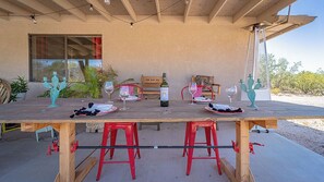 Outdoor dining - Bohemian desert sanctuary with stunning views! (Tucson)
