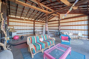 TV, fireplace, books, stereo - Bohemian desert sanctuary with stunning views! (Tucson)