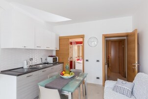 Apartamento (One Bedroom Apartment with Terrace) | Opções para refeição no quarto
