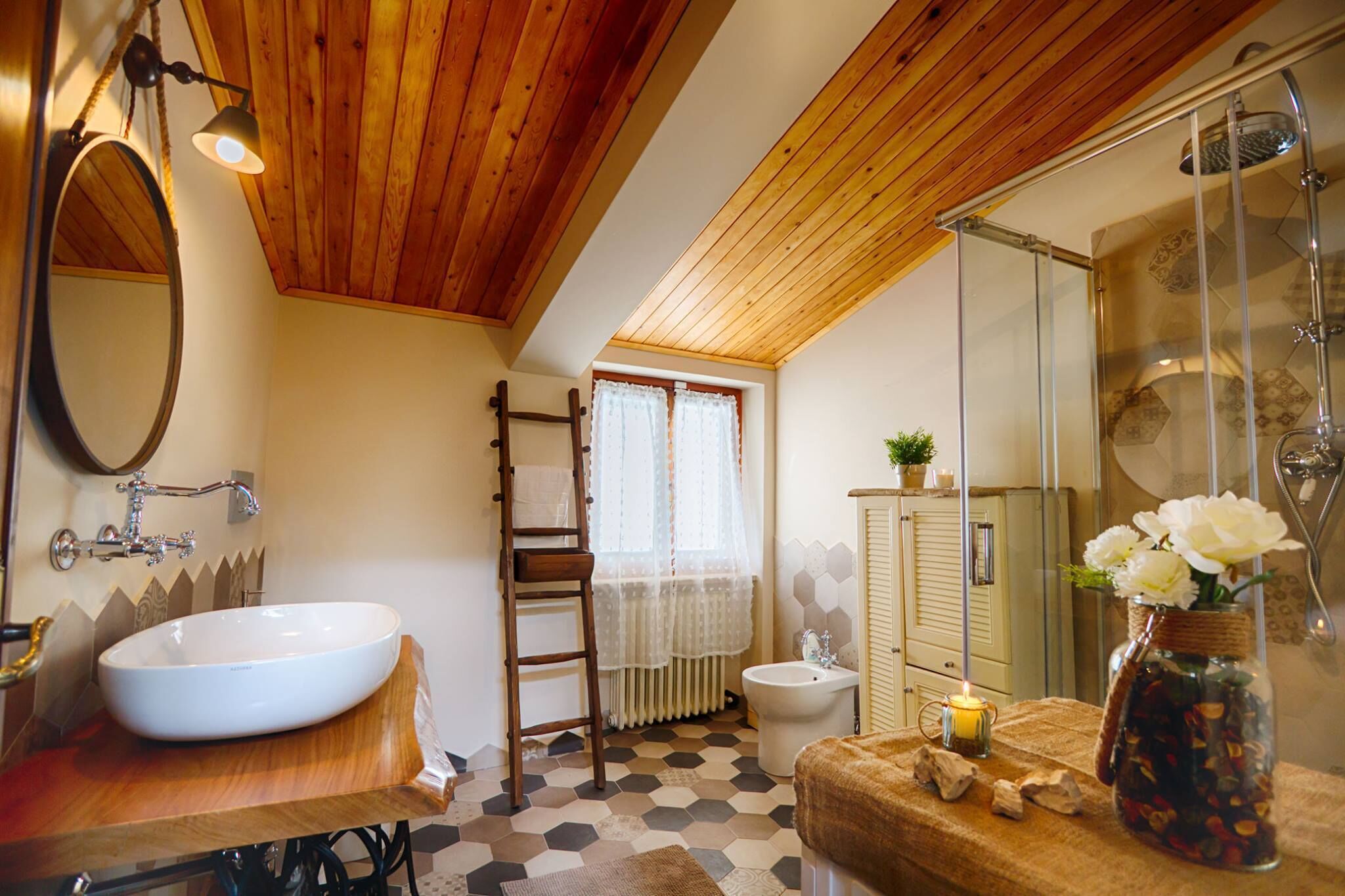 Dusche, kostenlose Toilettenartikel, Haartrockner, Bidet