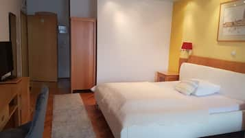 Superior Double or Twin Room | Minibar, in-room safe, individually furnished, desk