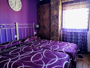 2 bedrooms, travel cot, WiFi