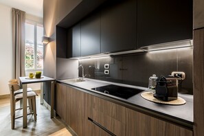 스튜디오 (12 - 24) | 전용 간이 주방 | 냉장고, 전자레인지, 쿡탑, 에스프레소 메이커