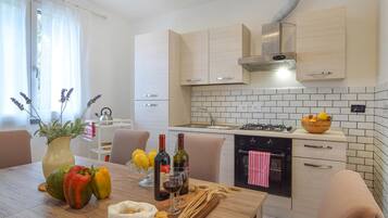 Kühlschrank, Herdplatte, Geschirrspüler