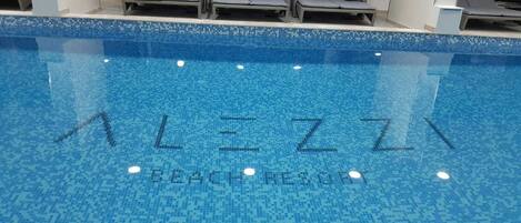 Piscine couverte, piscine extérieure