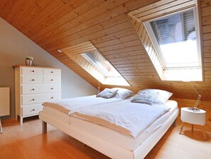 2 habitaciones, tabla de planchar con plancha, cuna de viaje y wifi 