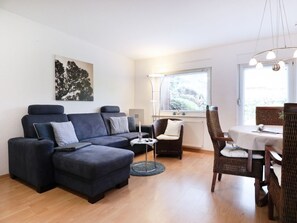 Televisión y chimenea 