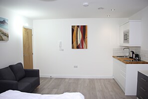 Standard-Apartment, 1 Schlafzimmer | Wohnzimmer | Flachbildfernseher