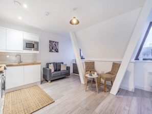 Deluxe Studio | Living room | Flat-screen TV - Kirkgate Apartments (Bradford)