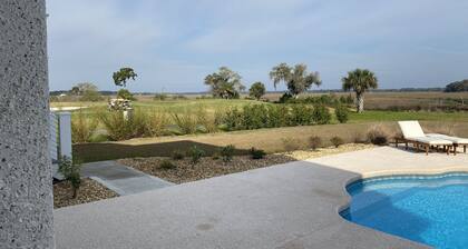 2 BEDROOM SUITE (SEPARATE FROM MAIN HOUSE) POOL, MARSH, GOLF AND WATER VIEWS