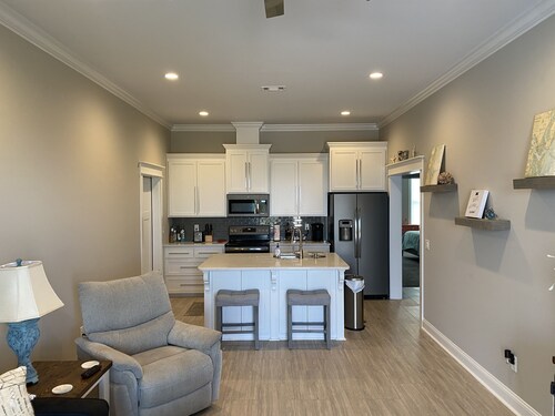 2 BEDROOM SUITE (SEPARATE FROM MAIN HOUSE) POOL, MARSH, GOLF AND WATER VIEWS