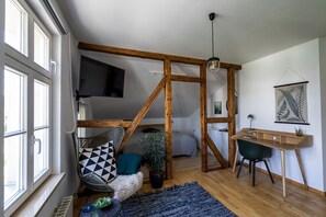 3 عدّة غرف نوم ومكتب وواي فاي وملاءات أسرّة