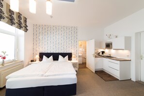 Studio (Apartment 19) | Individuell dekoriert, individuell eingerichtet, Schreibtisch