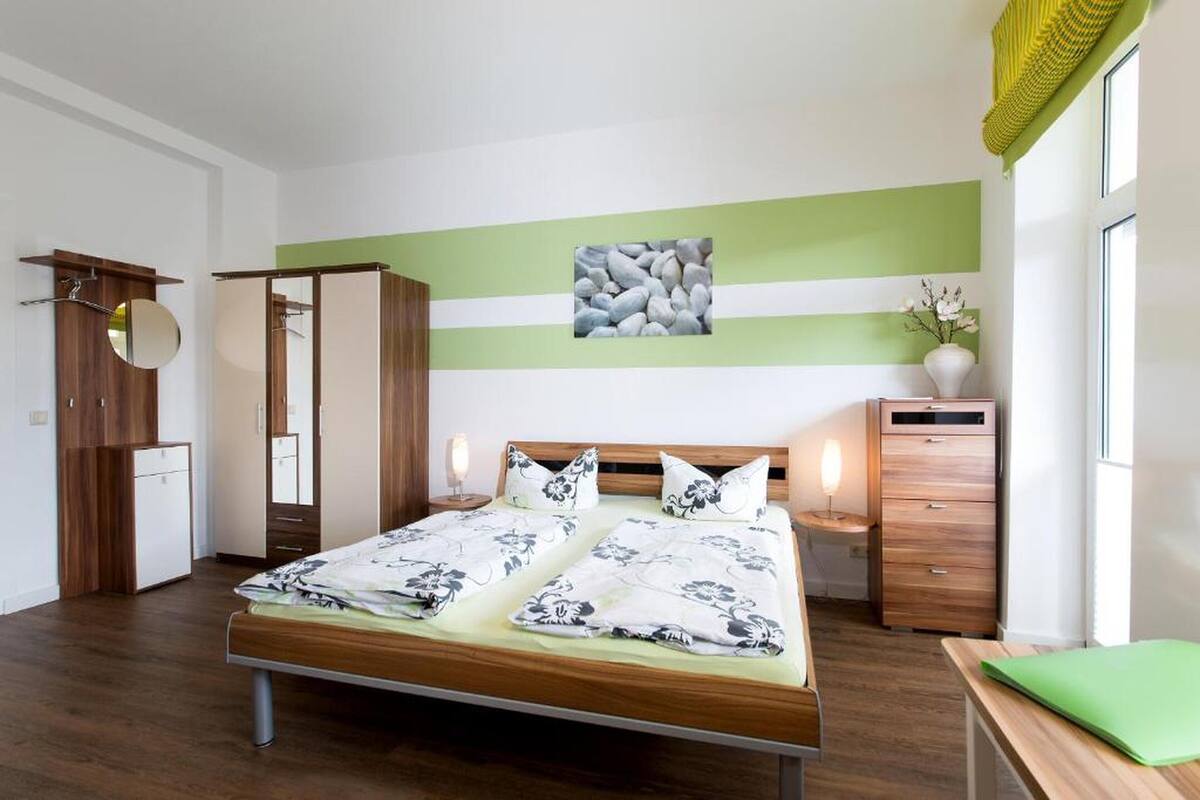 Studio (16) | 1 sovrum, individuell inredning, unika möbler och skrivbord