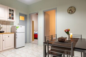 Apartment | Private kitchen | Full-size fridge, oven, stovetop, coffee/tea maker