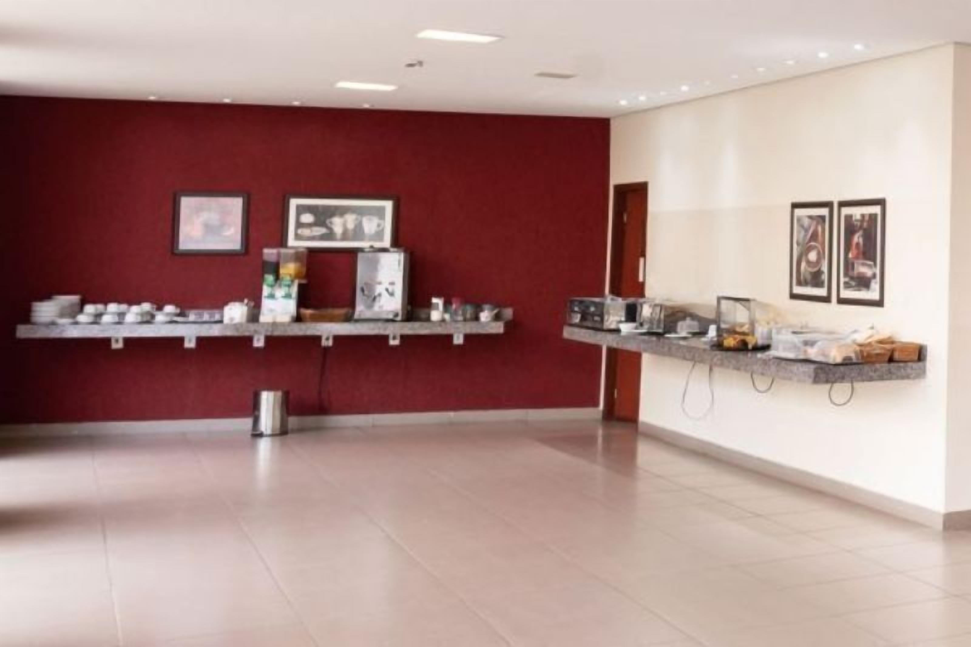 free buffet breakfast