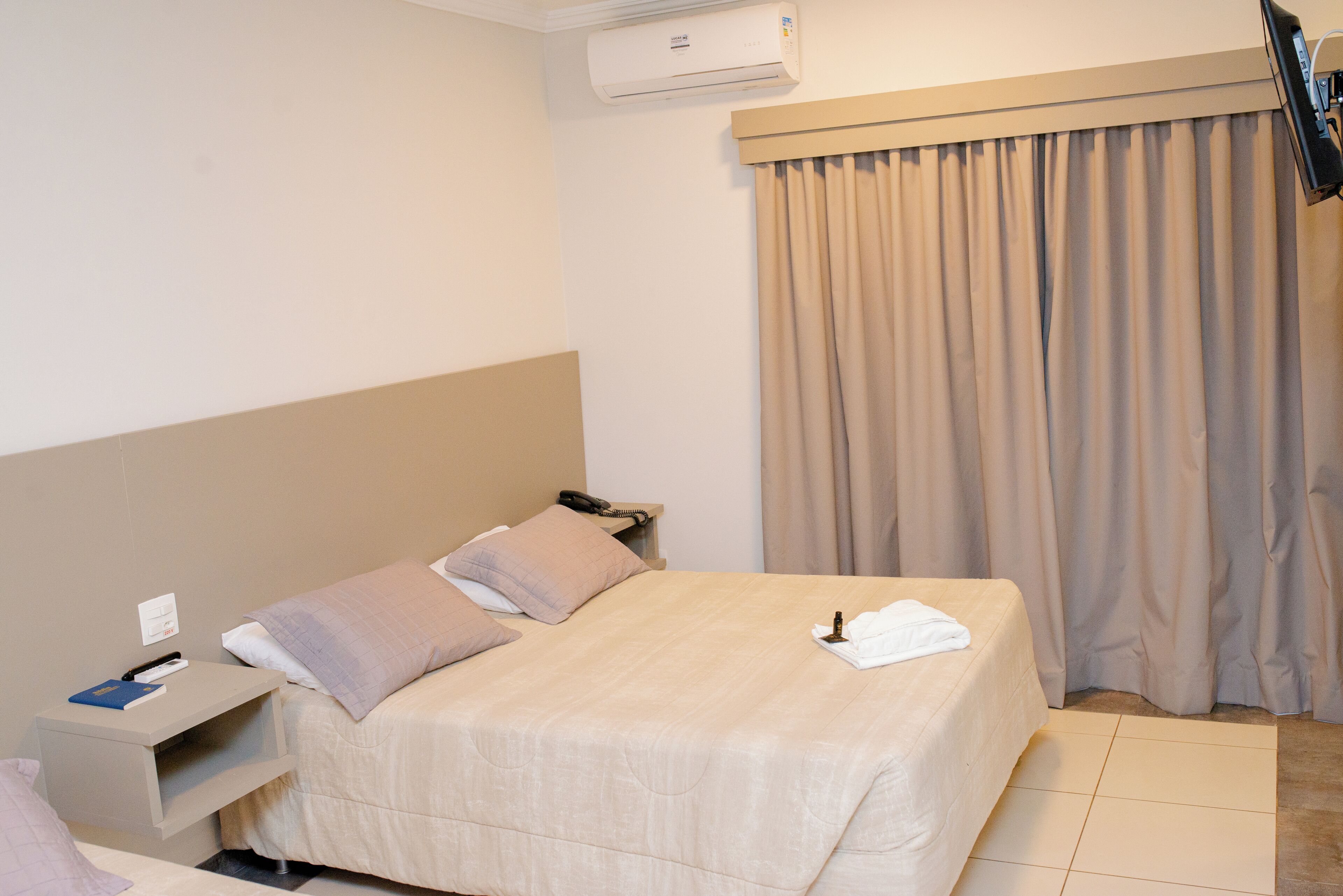 Double Room Single Use | In-room safe, desk, free WiFi, bed sheets