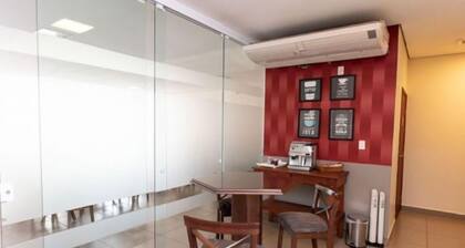 Colonial Flat Hotel