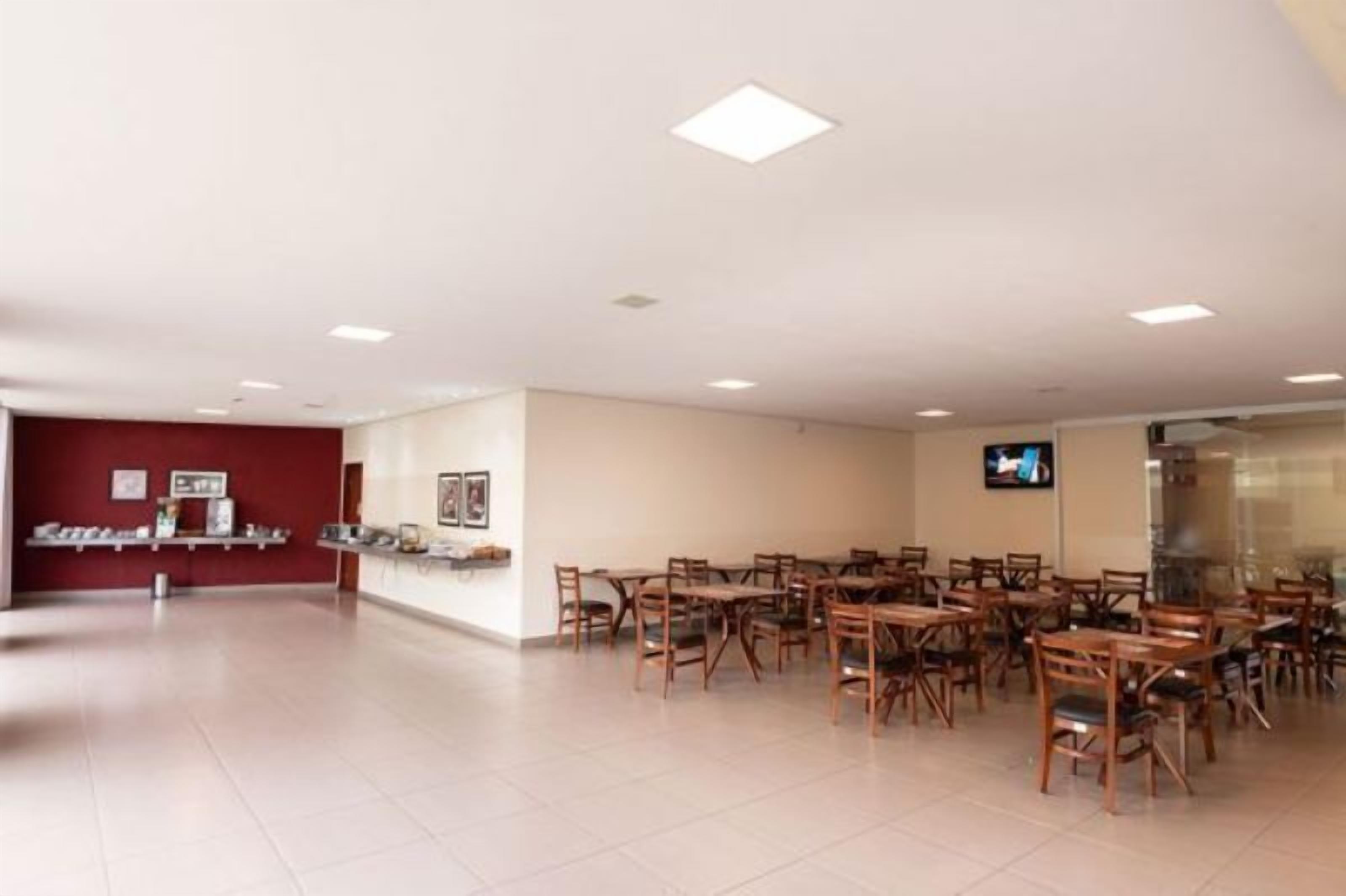 free buffet breakfast